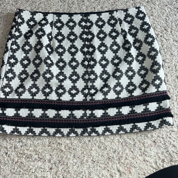 Merona Aztec black white tassel mini skirt size 18 - Picture 3 of 3